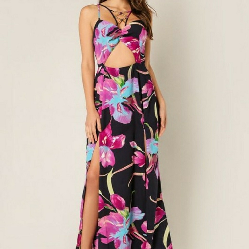 Backless Dress - Picture 2 of 4